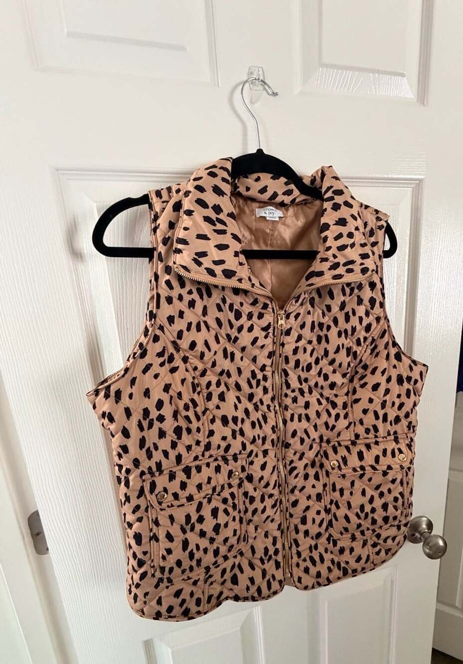 Crown & Ivy Quilted Leopard Print Vest Size XL Tan Black